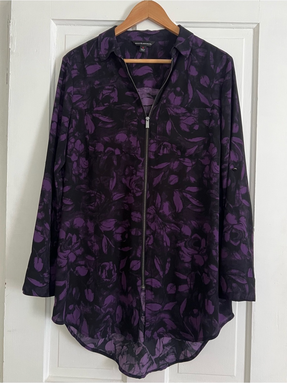 Rock&Republic Women’s Medium Black Purple Sheer Roll-Tab Sleeve Zip Blouse